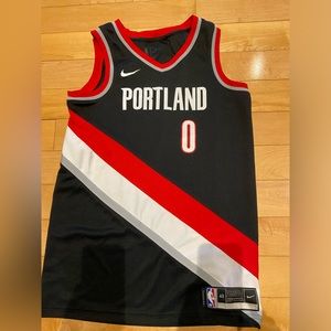 Like new Worn just a few times. Portland Lillard Jersey. Men’s small.